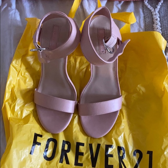ONLY WORN ONCE forever 21 pink heels sandal 6.5 - Picture 2 of 4